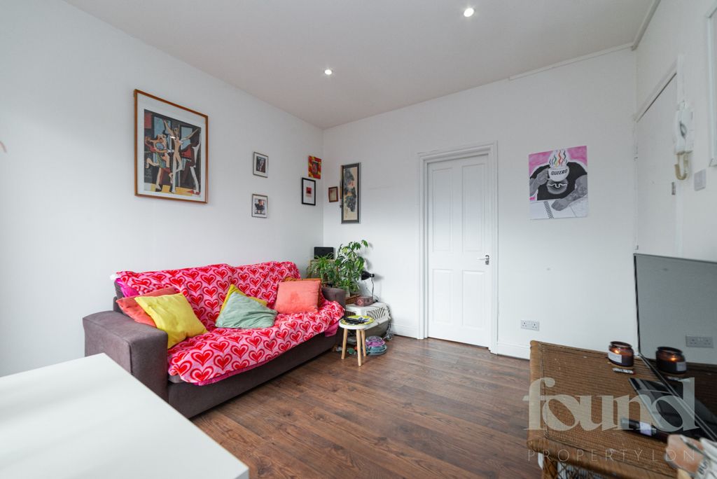 Property photo 3 of 10 Photo 3