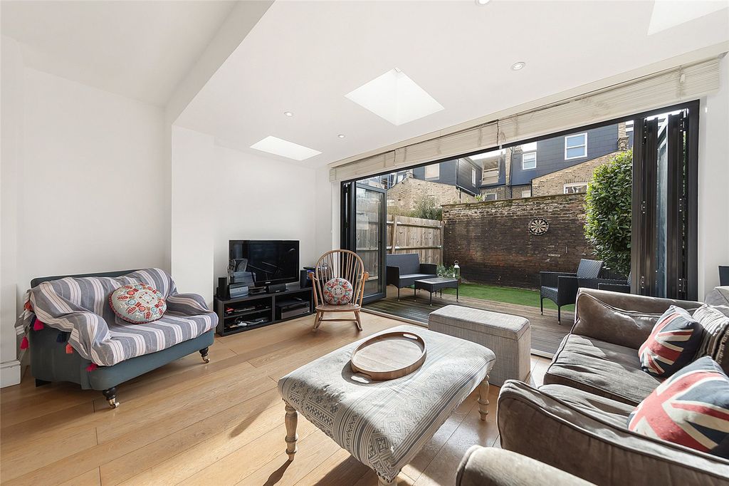 Property photo 1 of 8