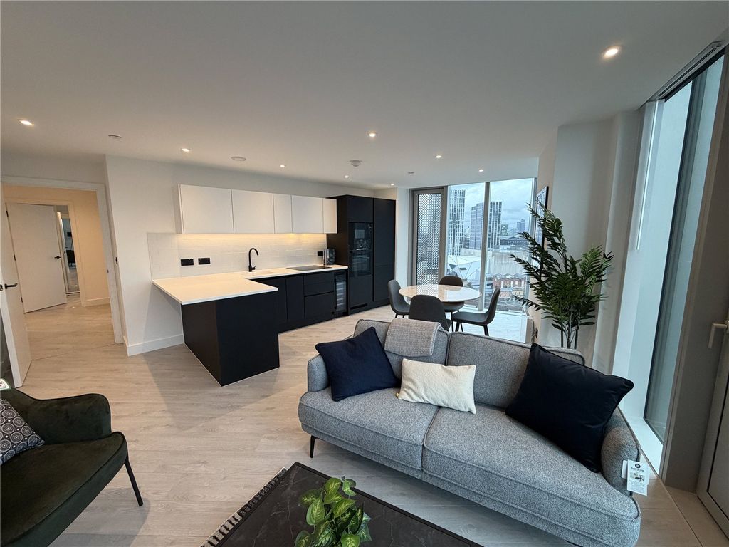 Property photo 3 of 32 Picture No. 06