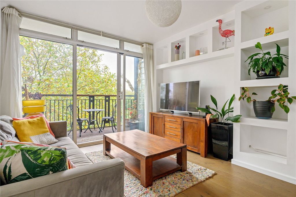 Property photo 1 of 12 Sitting Room