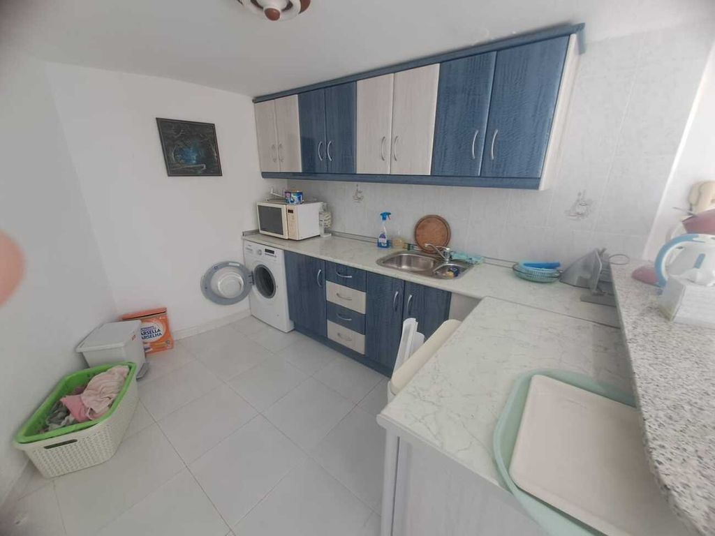 Property photo 2 of 31
