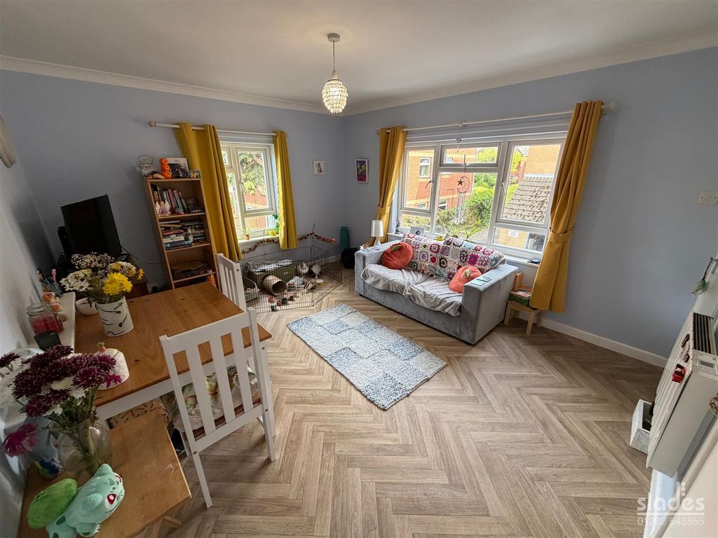 Property photo 2 of 10