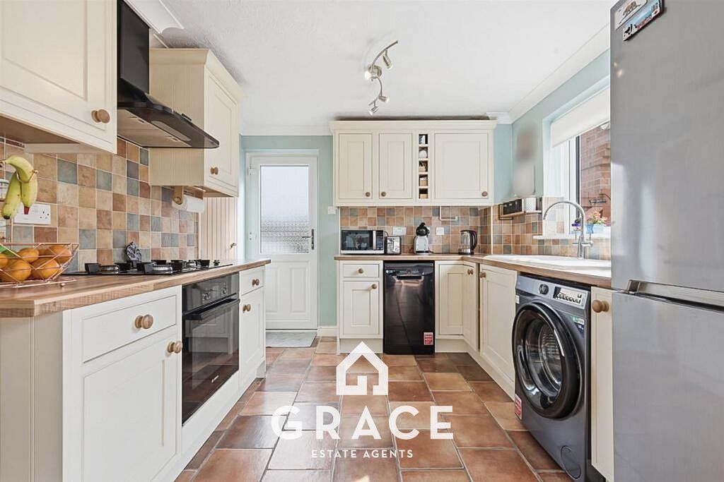 Property photo 3 of 16 Kitchen