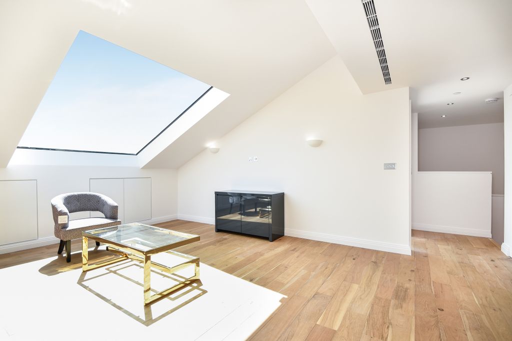 Property photo 1 of 9 302990 (1)