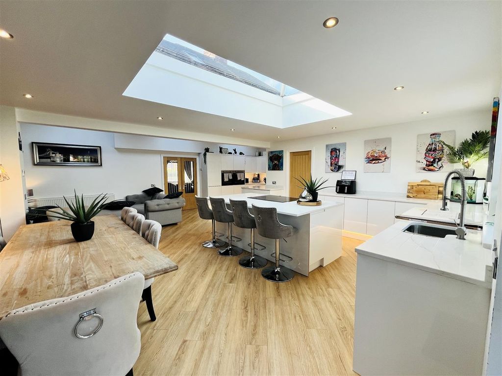 Property photo 2 of 20 Kitchen 1.Jpg