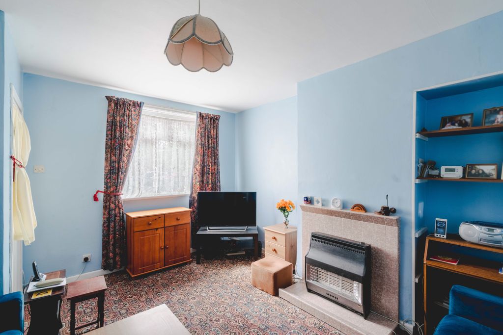 Property photo 3 of 14 9