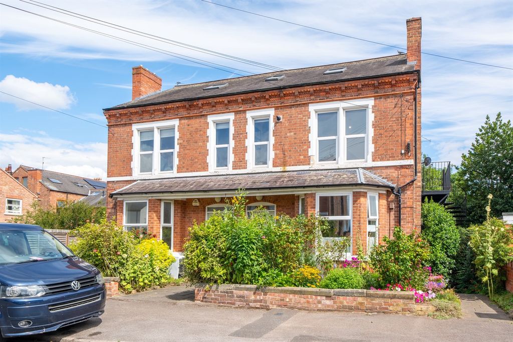 Property photo 1 of 13 (Main)