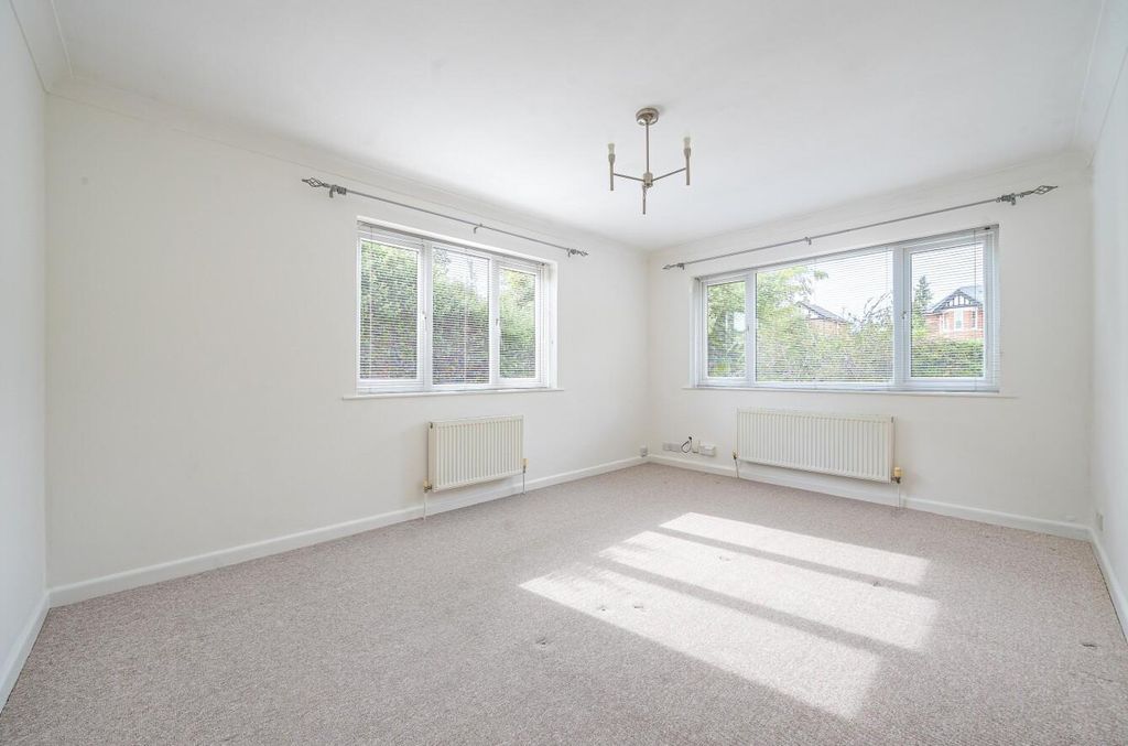 Property photo 2 of 14 Hursley Road 123A (6).Jpg