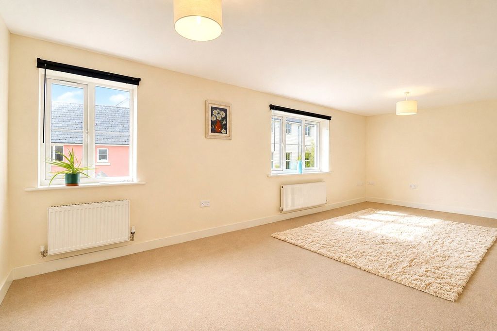 Property photo 3 of 8 Picture No. 06