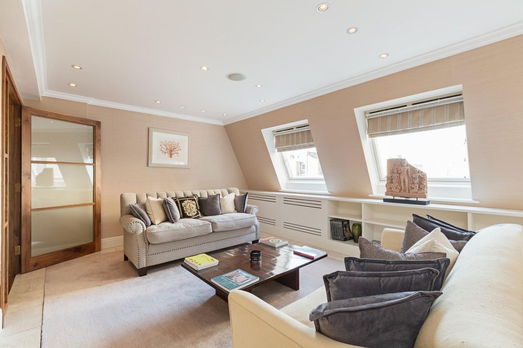 Property photo 2 of 17 Reception