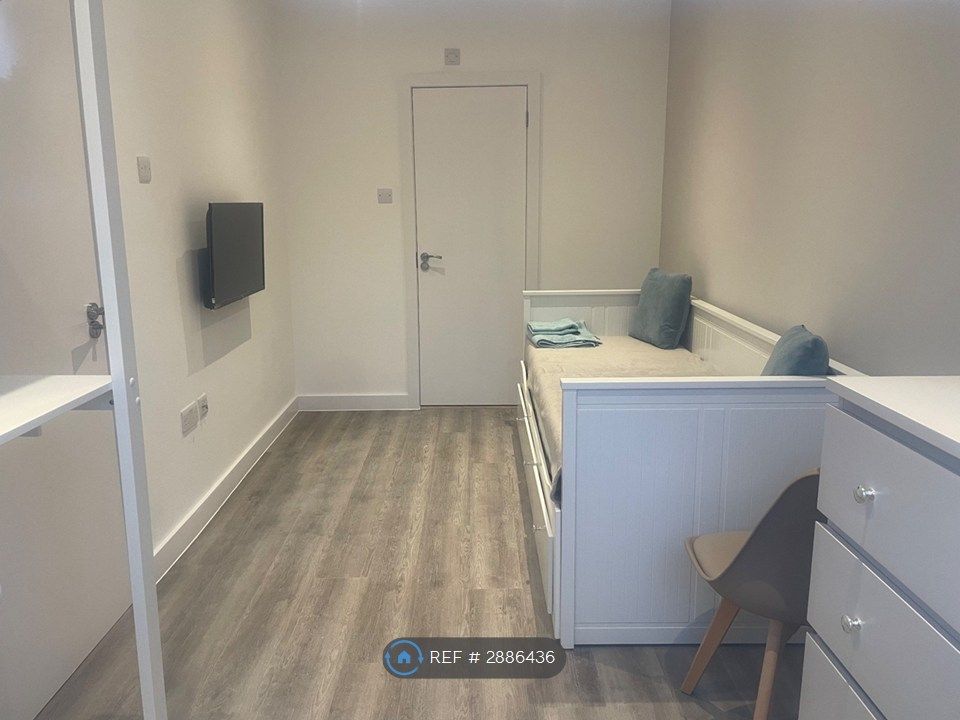 Property photo 2 of 9 Fitted With Double Bed (Day Bed Not Facilitated)