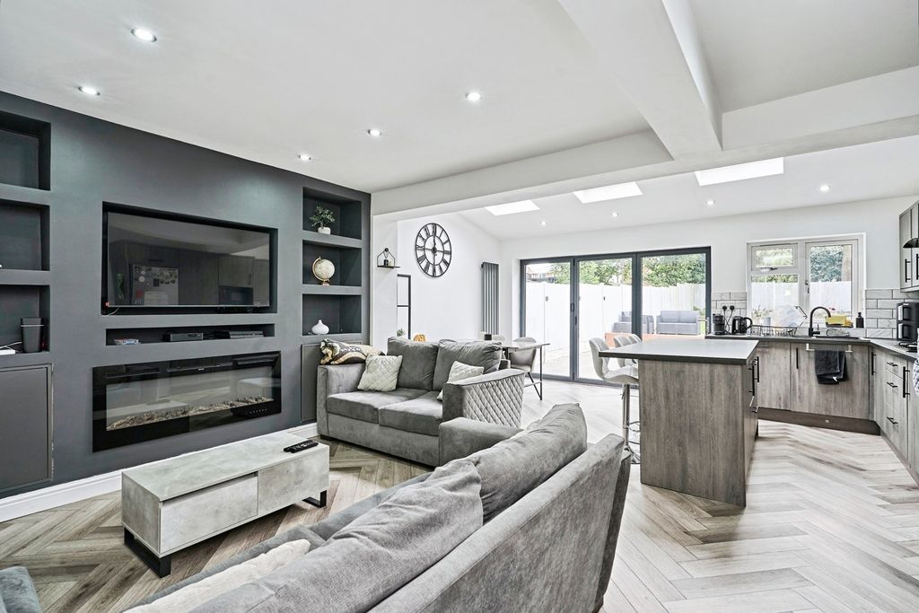 Property photo 3 of 20 Pbox-Img.Jpg