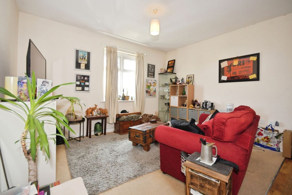 Property photo 3 of 10 Pbox-Img.Jpg