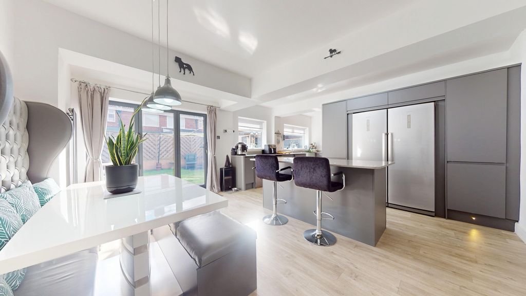 Property photo 2 of 47 4357745