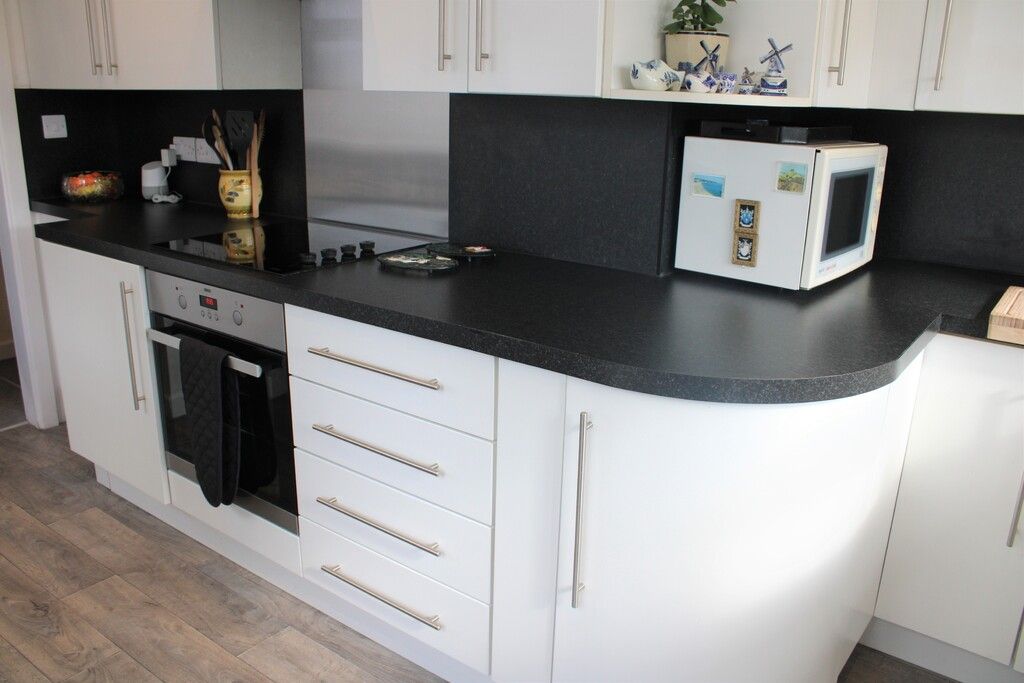 Property photo 3 of 12 Kitchen