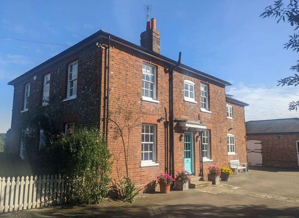 Property photo 1 of 32