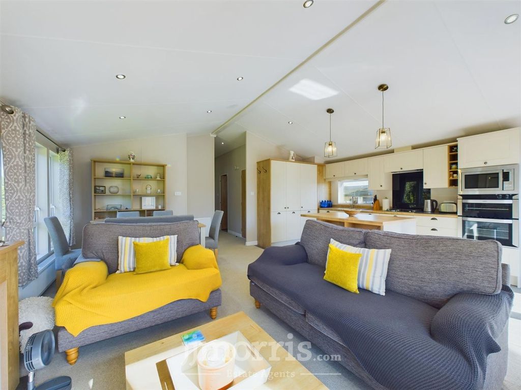 Property photo 3 of 20 Cam01583G0-Pr0163-Still019.Jpg