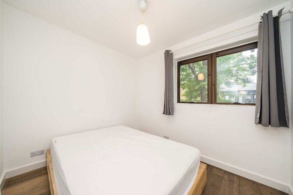Property photo 3 of 4