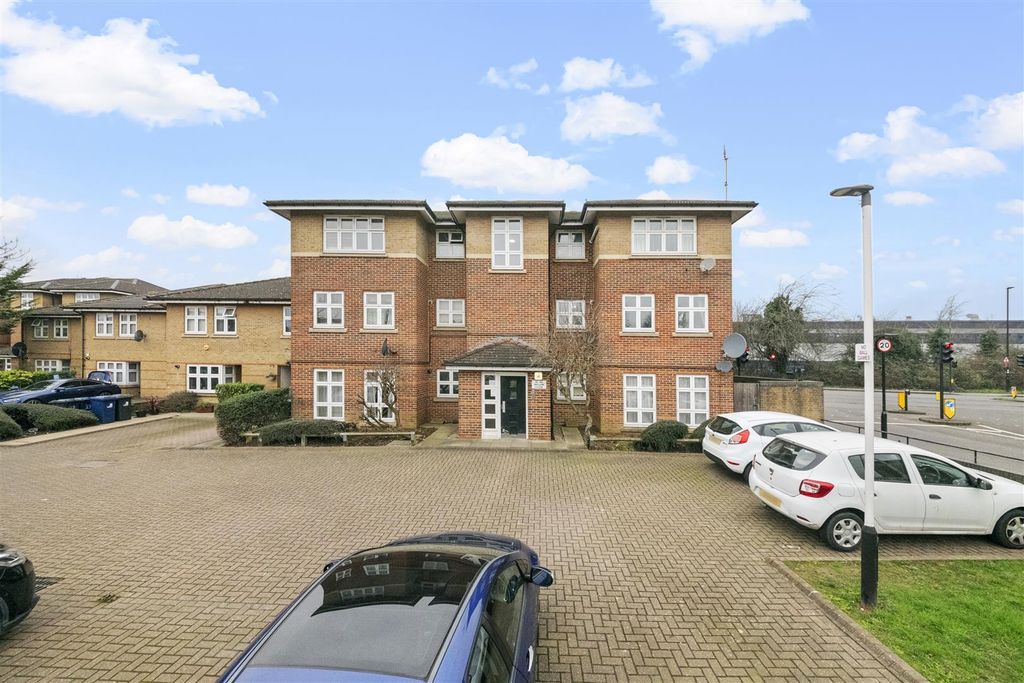 Property photo 1 of 9
