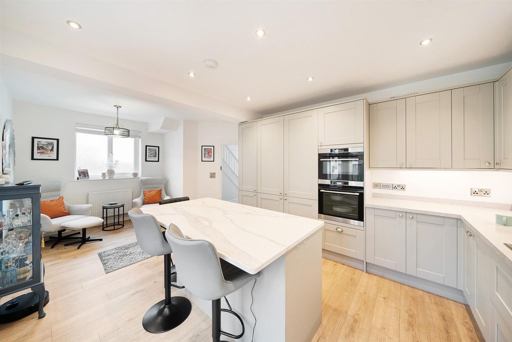 Property photo 2 of 23 Kitchen/Diner