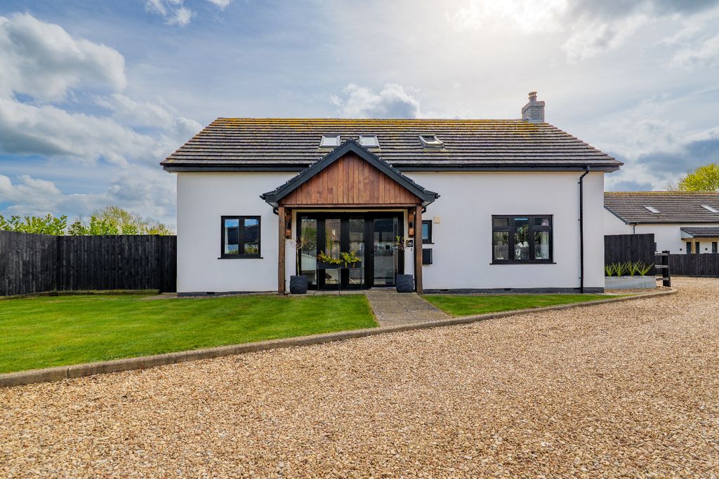 Property photo 1 of 32 3825051