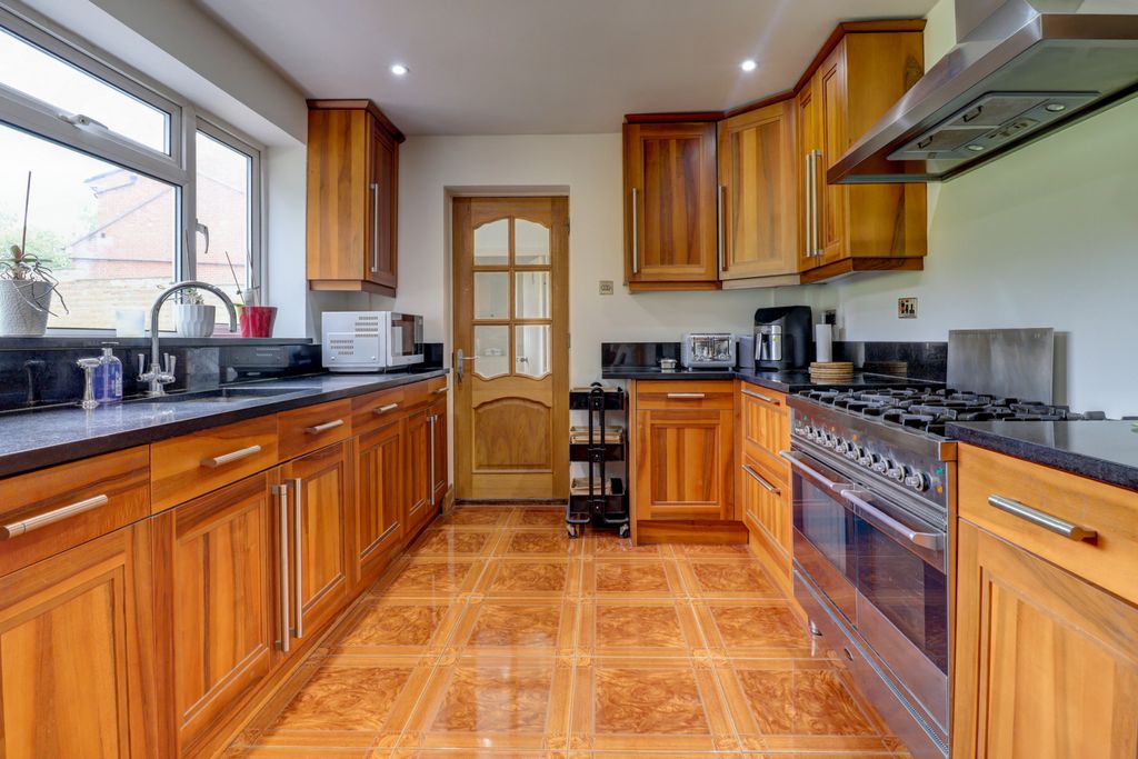 Property photo 3 of 17 Picture No. 06