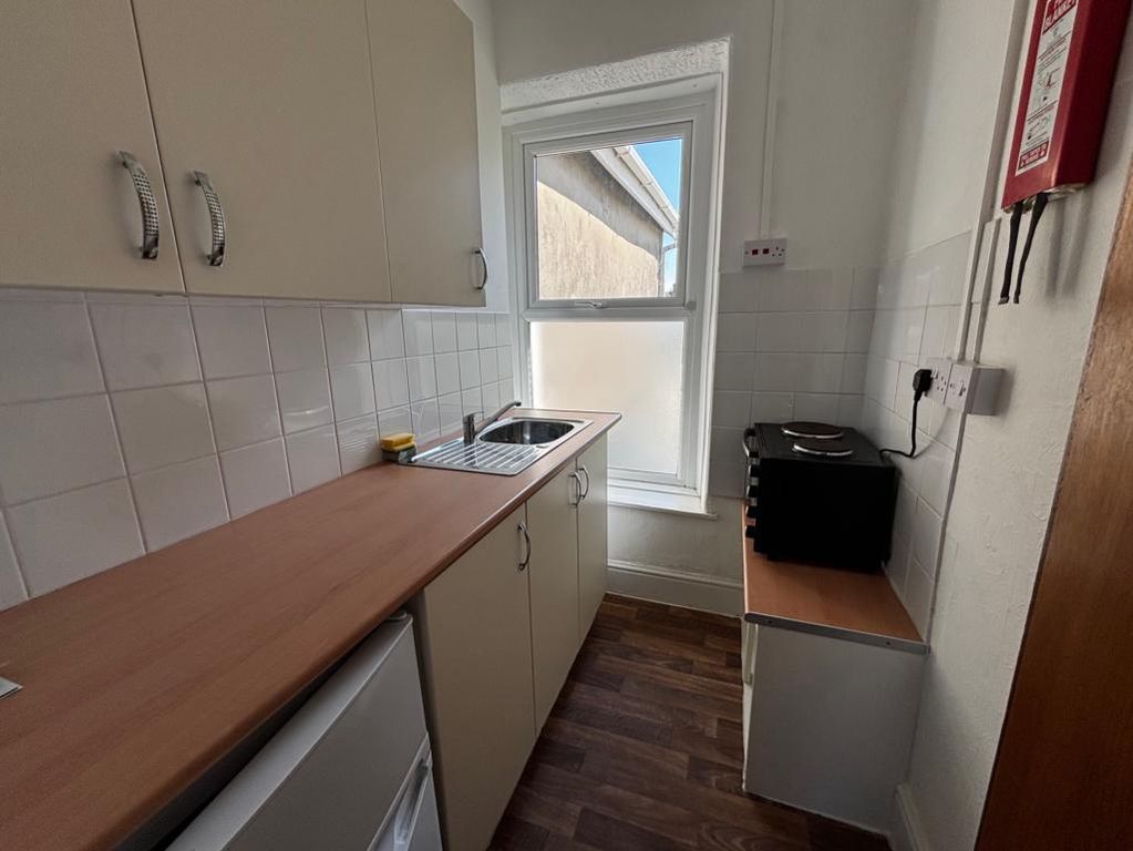 Property photo 3 of 5 Kitchen