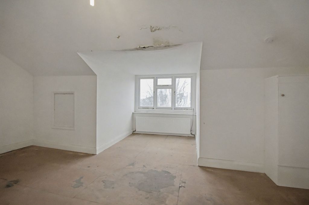 Property photo 3 of 11 Flat E, 104 Sutherland Avenue, London W9 2Qr