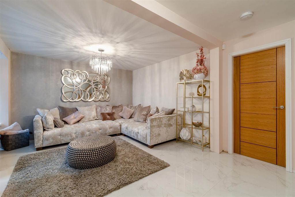 Property photo 3 of 35 8635616-Interior03.Jpg