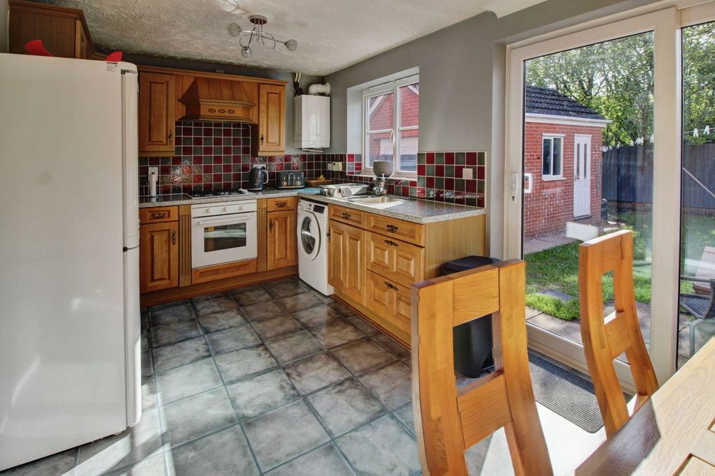 Property photo 2 of 14 Kitchen