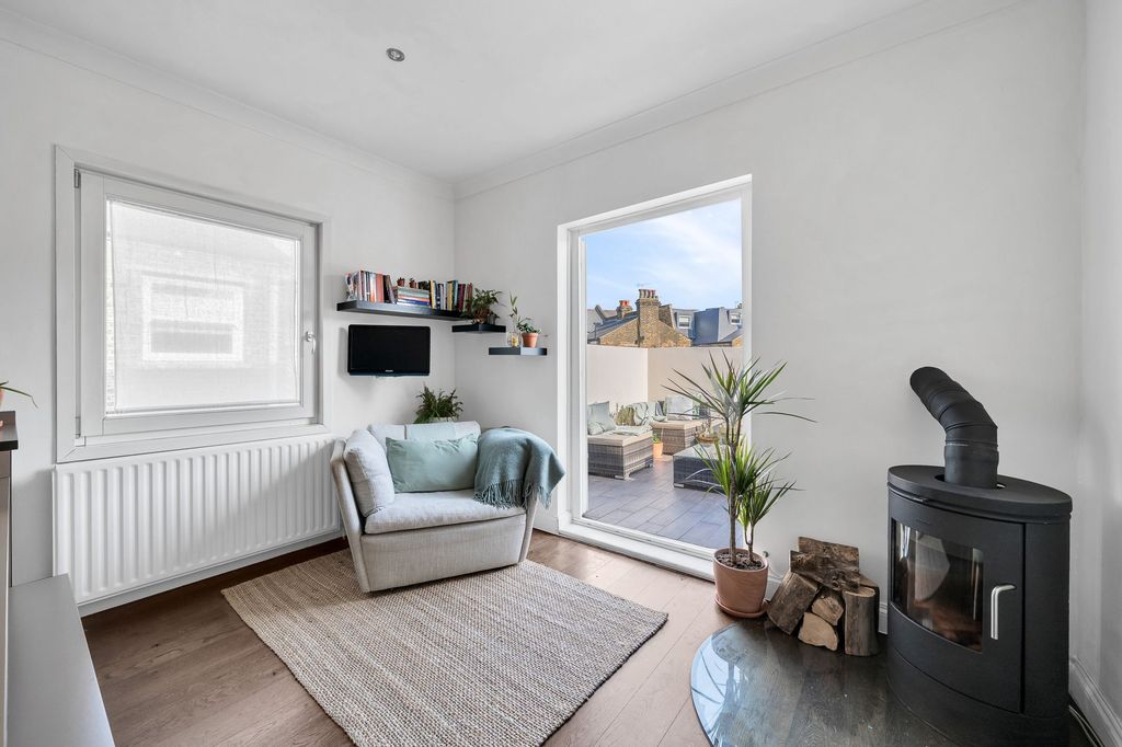 Property photo 3 of 24