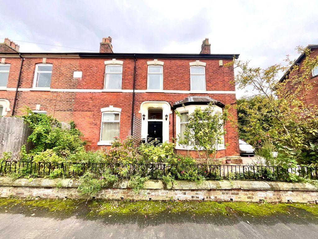 Property photo 1 of 32