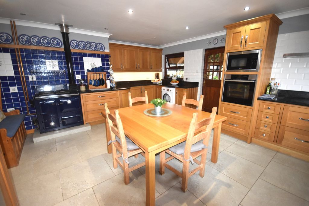 Property photo 3 of 27