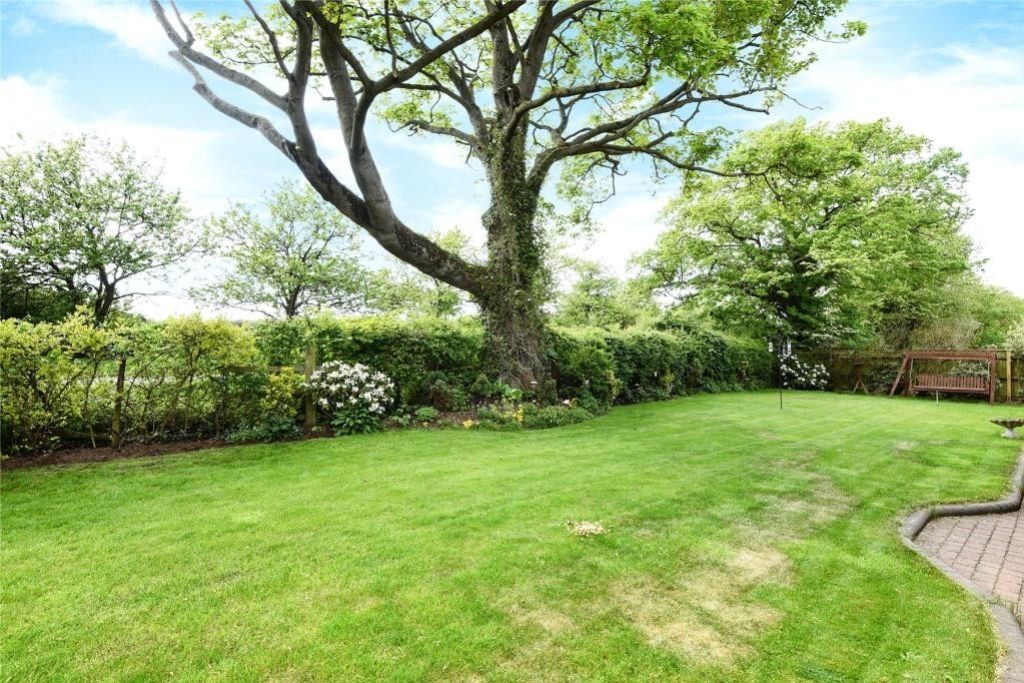 Property photo 3 of 10 Beeches Garden