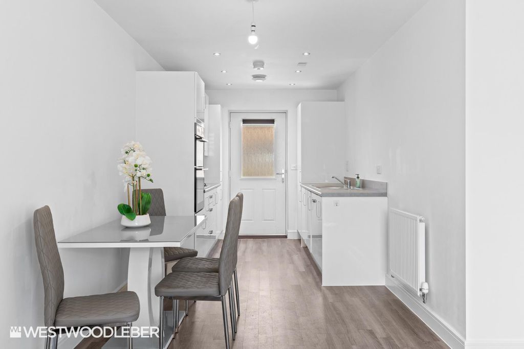 Property photo 3 of 19 Stevensoncourtway_20.Jpg