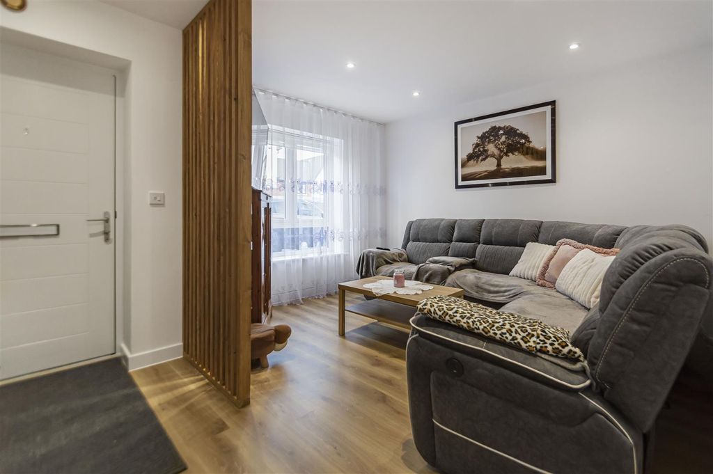 Property photo 3 of 20 2_71652.Jpg