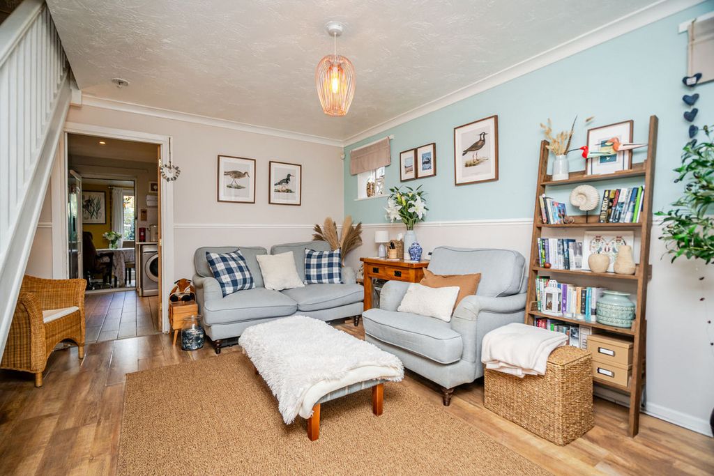 Property photo 2 of 25