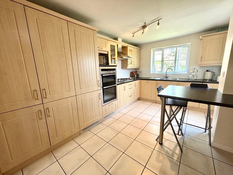 Property photo 3 of 16 Kitchen
