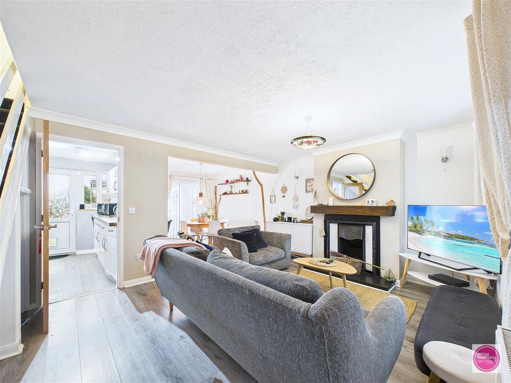 Property photo 3 of 27 Chiltern Road, Swadlincote (2).Jpg