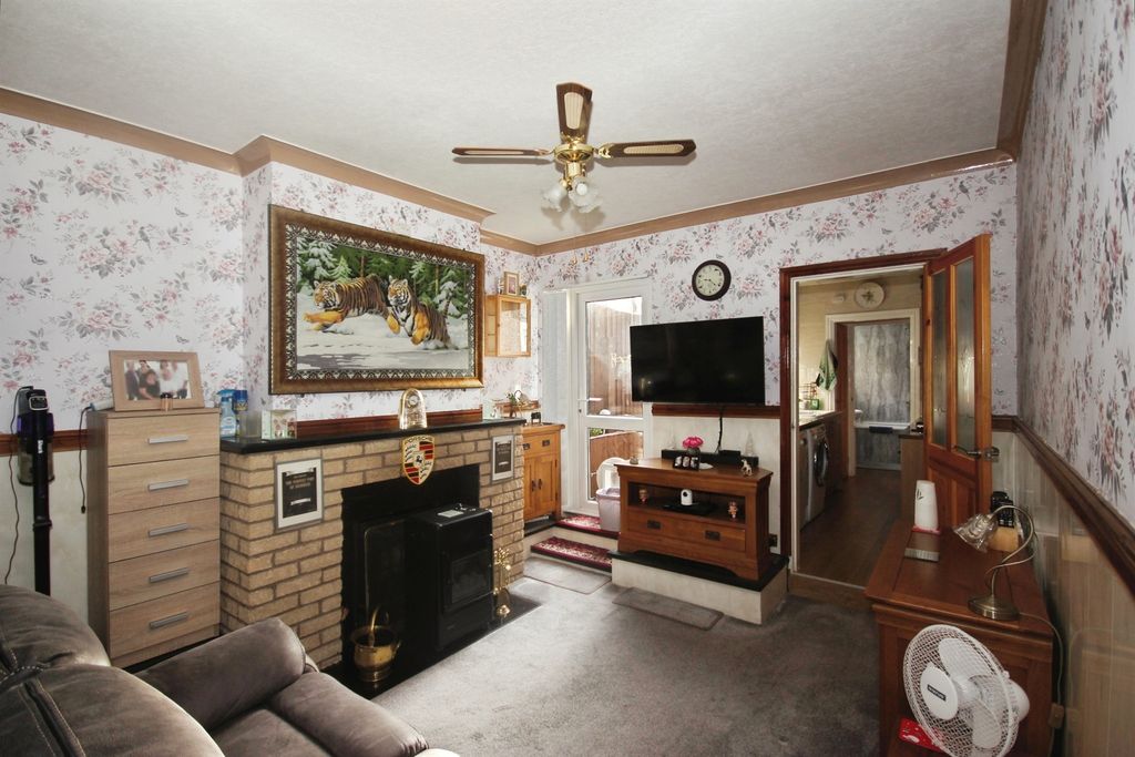 Property photo 2 of 14