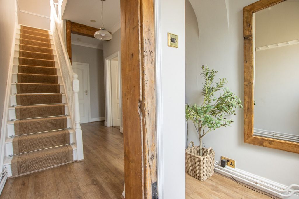 Property photo 2 of 22 4478545