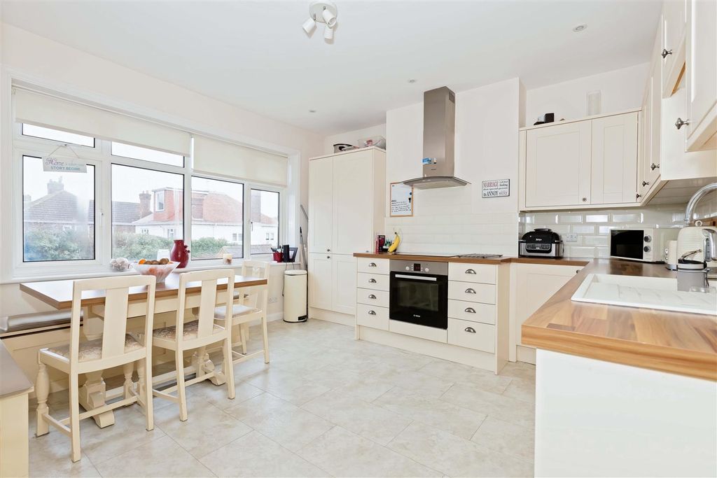 Property photo 2 of 30 Grand Avenue_2.Jpg