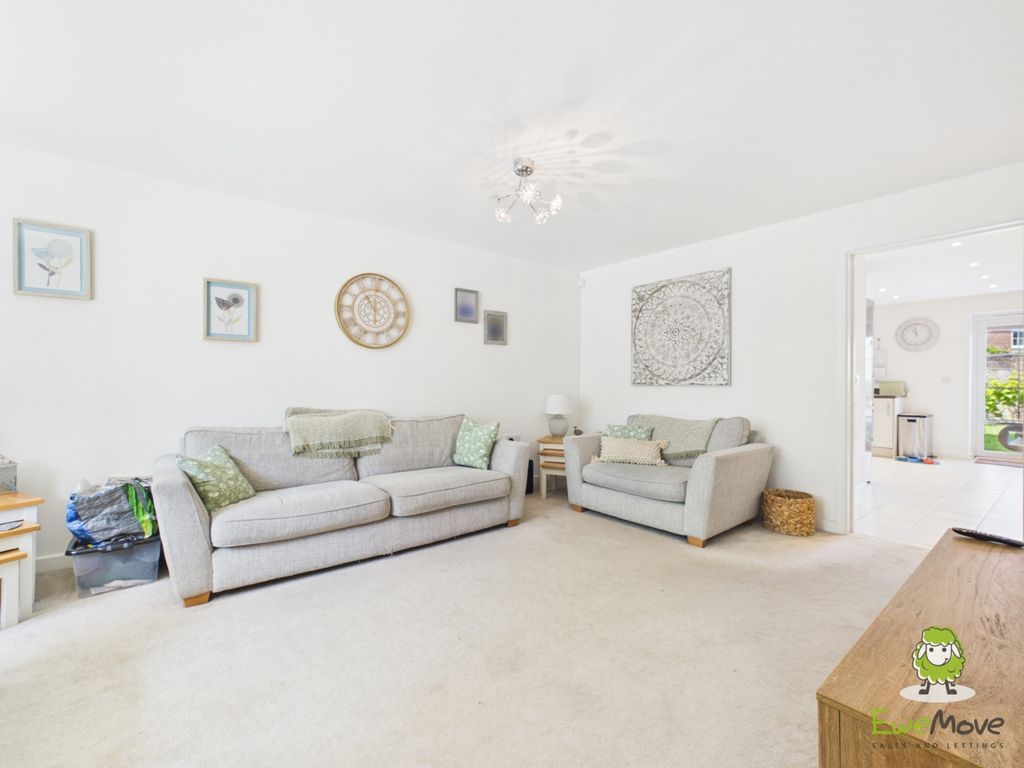 Property photo 3 of 19 Ewemove Estate Agents Basingstoke - Lattimo Walk