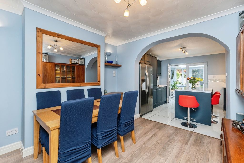 Property photo 3 of 31 Dining Area