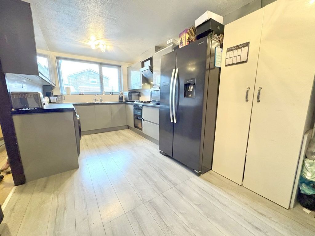 Property photo 2 of 25