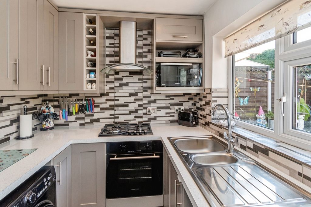 Property photo 3 of 20 Kitchen