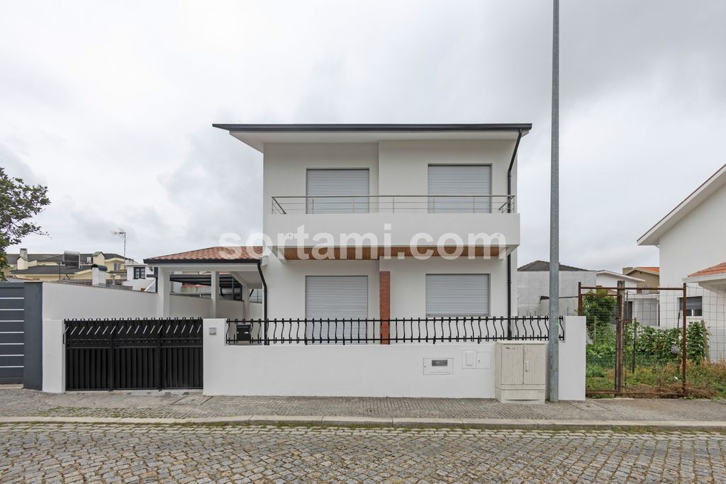 Property photo 1 of 47