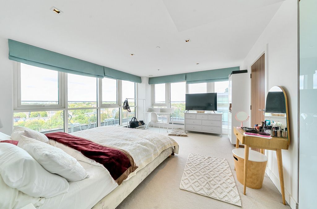 Property photo 3 of 29 1350315-17-68c9De...