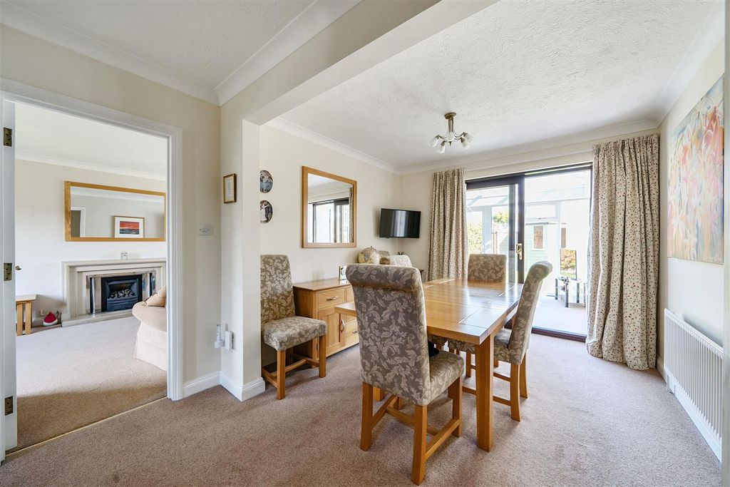 Property photo 3 of 19 Dining Area