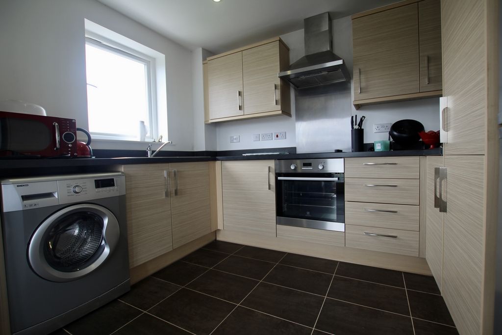 Property photo 3 of 6 Kitchen